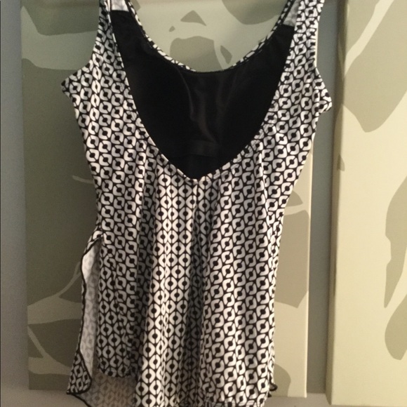 Woman’s swimsuit - Picture 2 of 2